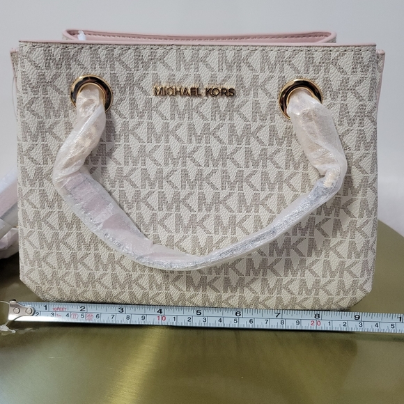 💯% Authentic MK Small Teagan mono Vanila - Picture 3 of 4